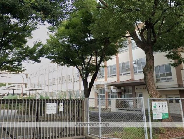 中学校　白山中学校（中学校）まで459m