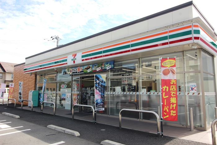 コンビニ　セブンイレブン（コンビニ）まで120m