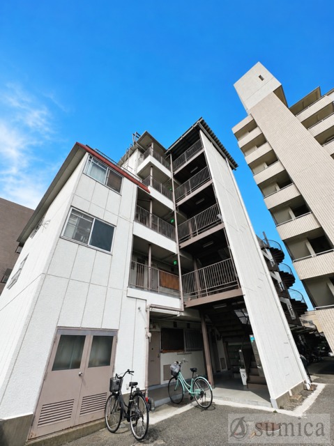 建物外観　鉄筋コンクリート造・ガッチリとした建物です♪