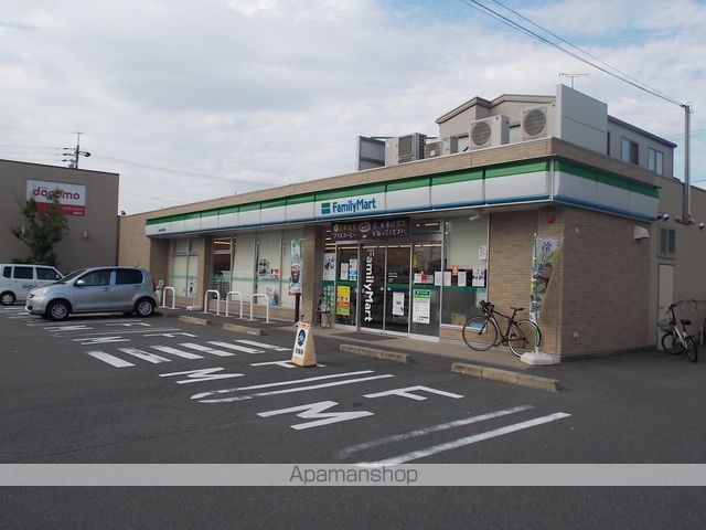 コンビニ　ファミリーマート（コンビニ）まで218m
