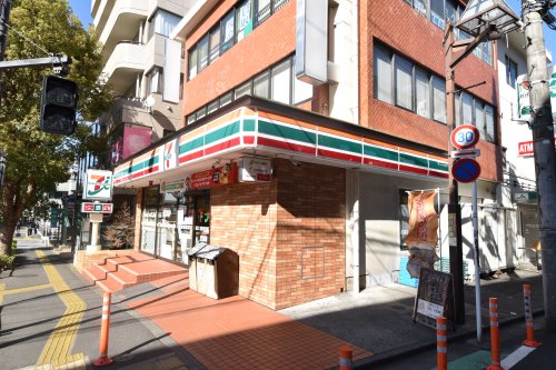 コンビニ　セブンイレブン 多摩センター駅前店（コンビニ）まで710m