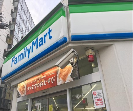 コンビニ　ファミリーマート 今池駅前店（コンビニ）まで118m