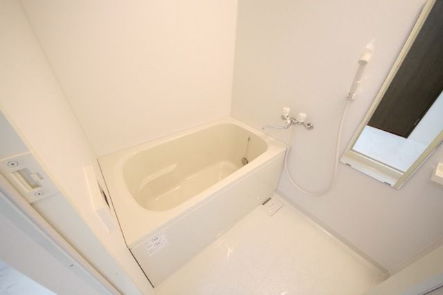 バス・シャワールーム　※同建物　同タイプ間取り　設備施工例　現況優先