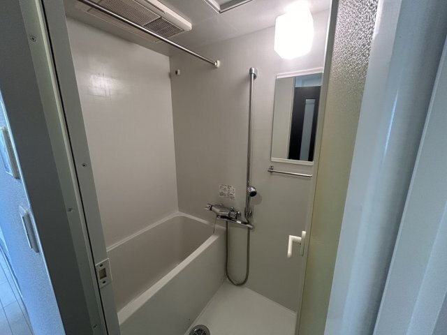 バス・シャワールーム　※別部屋の参考写真です。