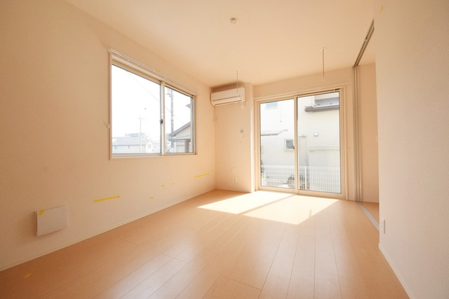 居室・リビング　★二面採光のお部屋です★