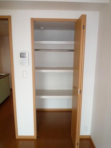 収納　同物件他号室写真☆