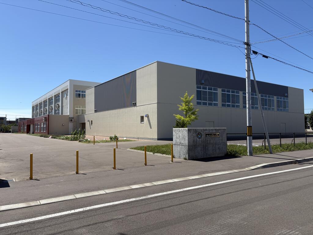 小学校　旭川市立東栄小学校（小学校）まで397m
