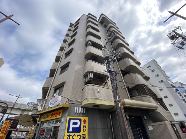 マンション雄創の外観写真