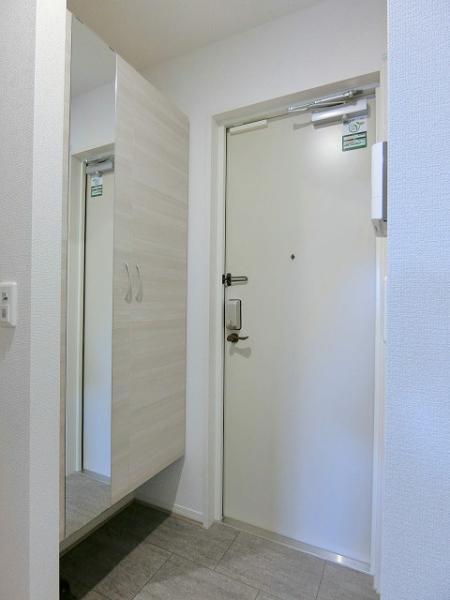 玄関　※写真は別のお部屋のイメージです。現状優先。