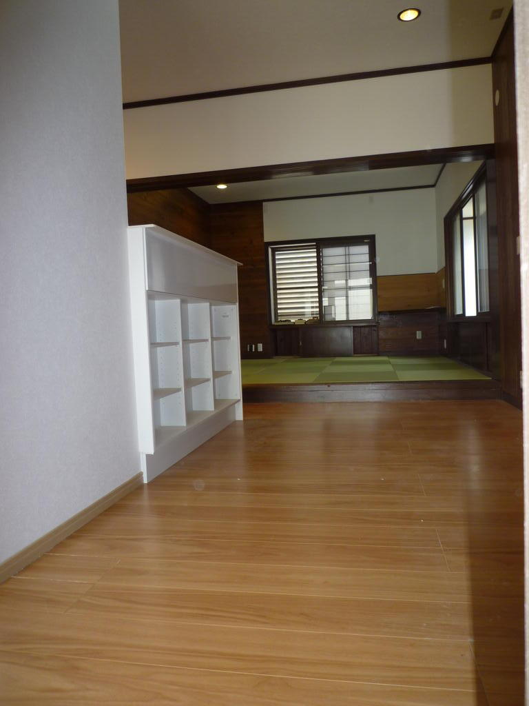 市野山貸家Aの居間写真