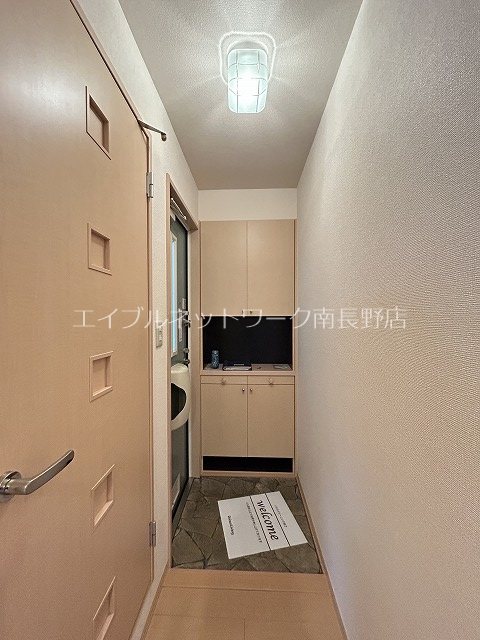 玄関　参考：202号室（内装・設備が異なる場合があります。）