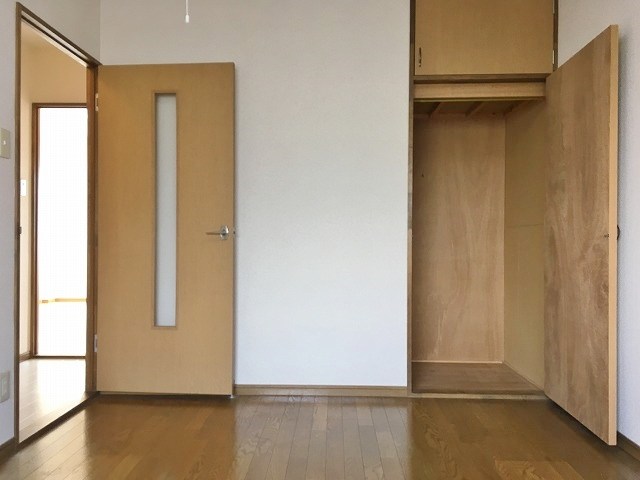 サープラスよこせきの内装写真