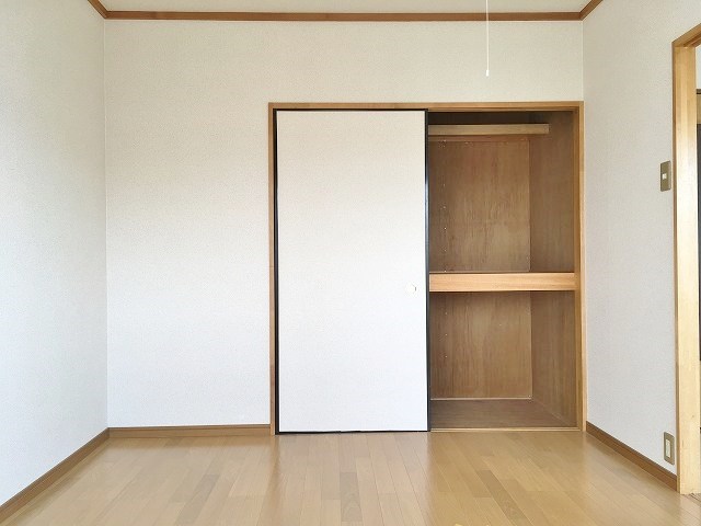 サープラスよこせきの内装写真