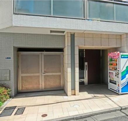エントランス　落ち着いたエントランスです