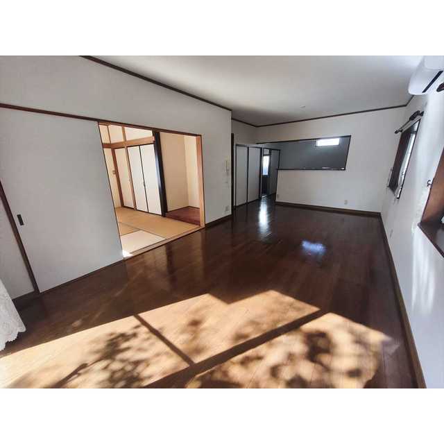鷺沼台3丁目戸建ての居間写真