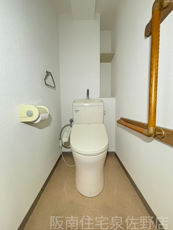 南海本線 二色浜駅 徒歩4分 15階建 築31年のトイレ写真