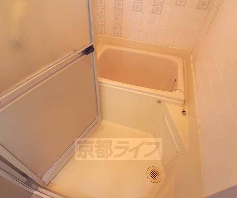 バス・シャワールーム　シンプルなバスルーム