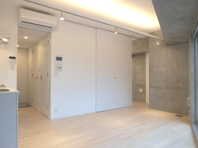 居室・リビング　こちらのリビングで趣味の時間をお楽しみください