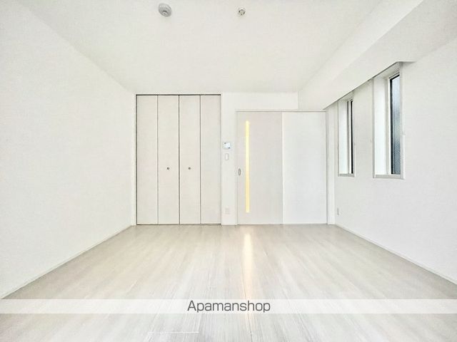 ヴィラ神保町の居間写真