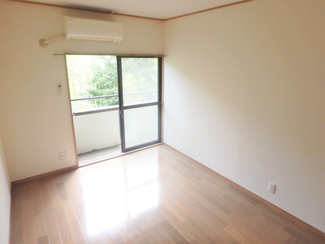 居室・リビング　別部屋参考写真です