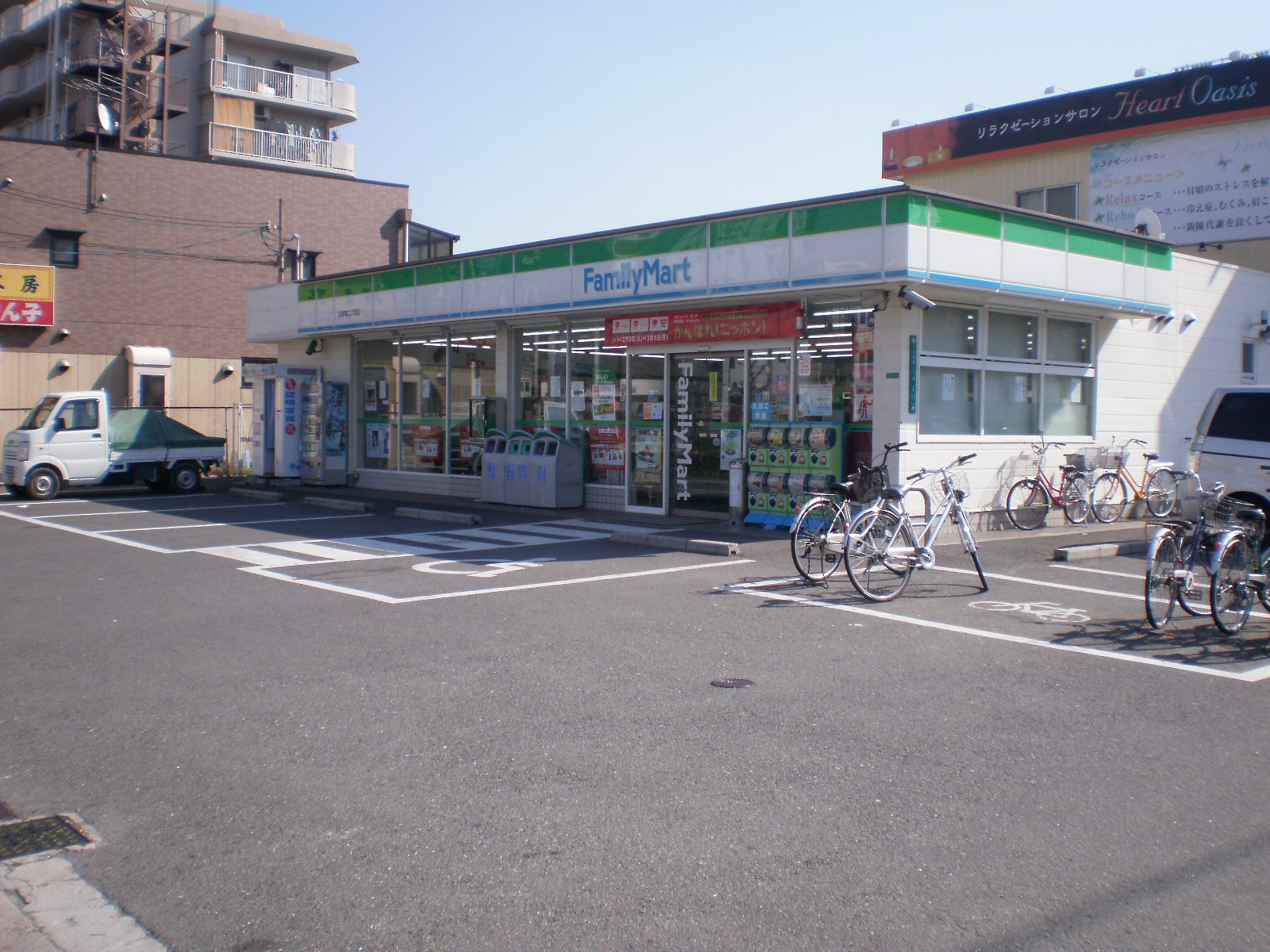 コンビニ　ファミリーマート瓜破東二丁目店（コンビニ）まで347m