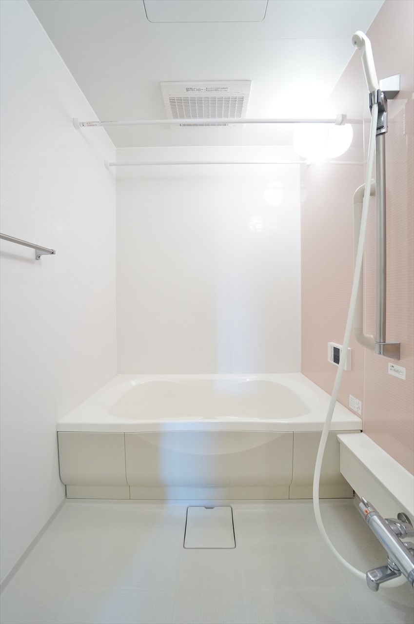 バス・シャワールーム　追焚、暖房乾燥機と物干付