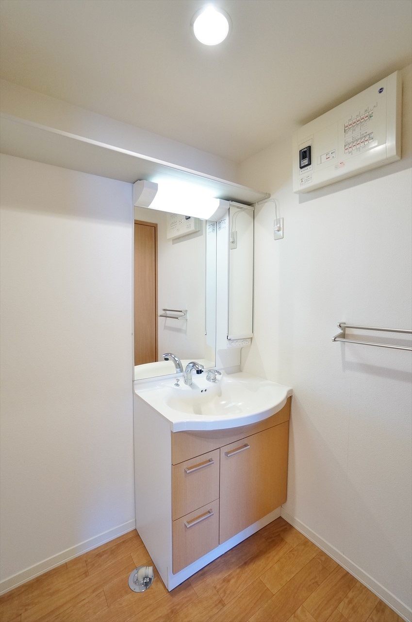 洗面設備　シャワー付洗面台