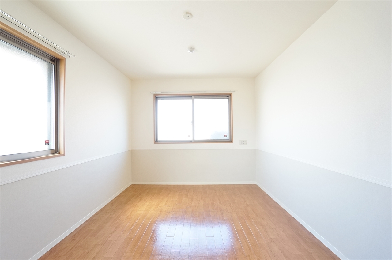 居室・リビング　居室８．６帖、防犯複層ガラス