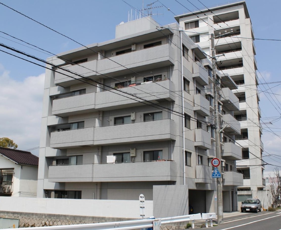 広島市西区南観音のマンションの建物外観