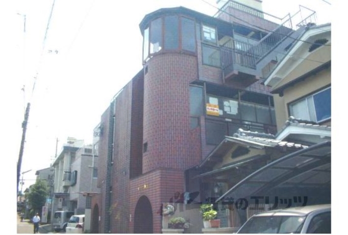 京都市伏見区銀座町３丁目のマンションの建物外観