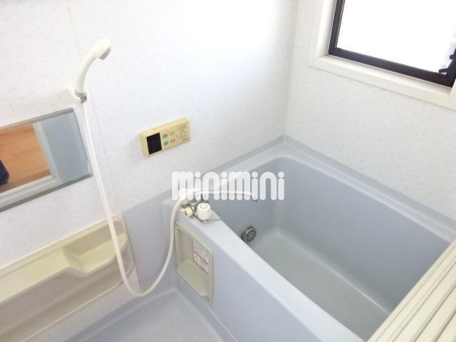 バス・シャワールーム　窓があり換気できるのもうれしいですね