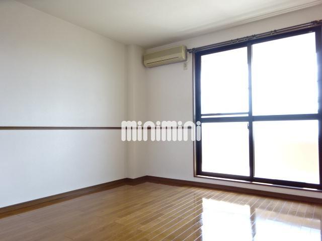 居室・リビング　南向きで明るいお部屋です