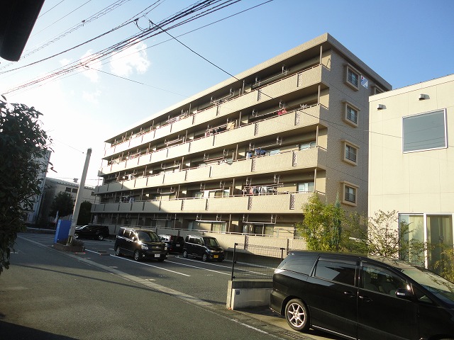熊本市南区出仲間のマンションの建物外観