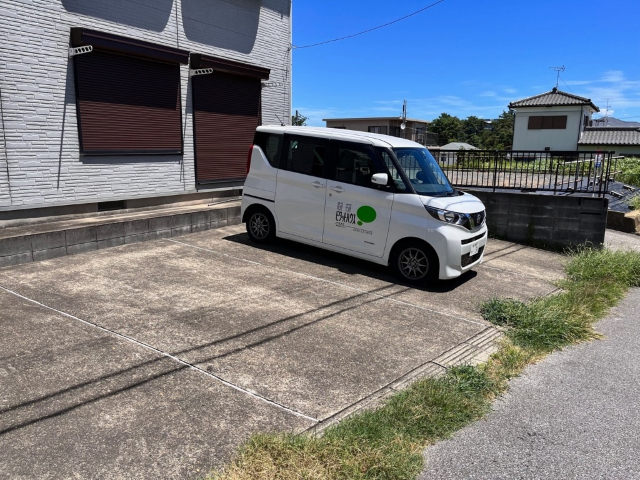 【メゾンクレオの駐車場】