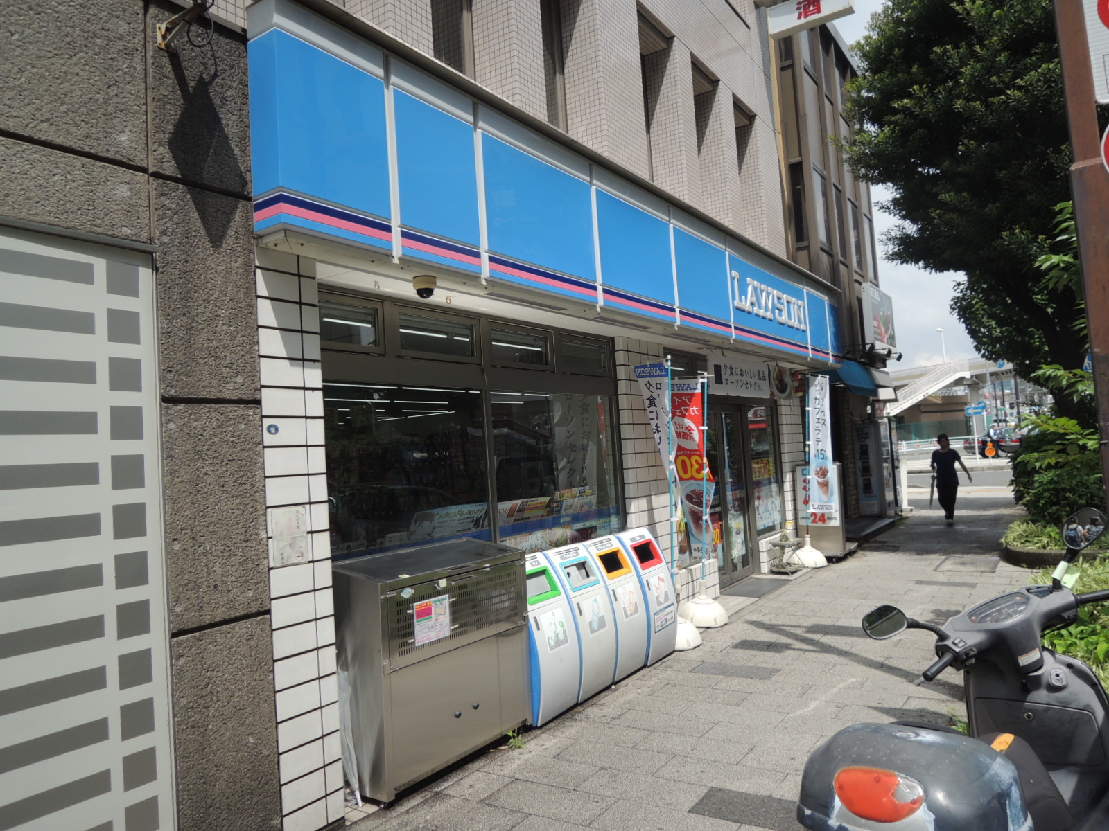 コンビニ　ローソン東神奈川駅前店（コンビニ）まで403m