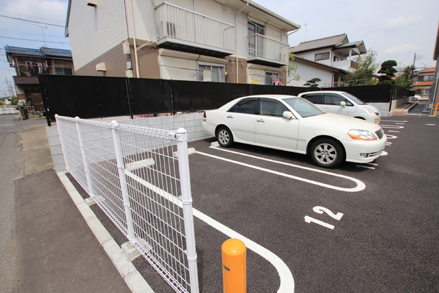 【プレジール丸山の駐車場】