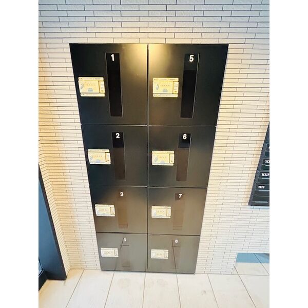その他共有部分　共用部には宅配BOXを用意しました♪