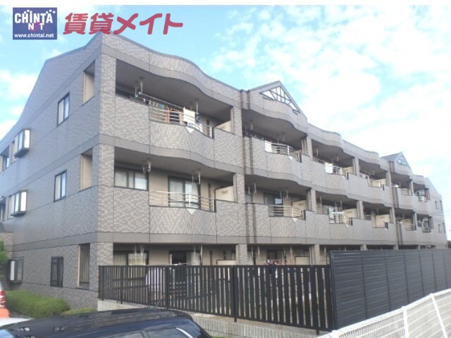 松阪市塚本町のマンションの建物外観