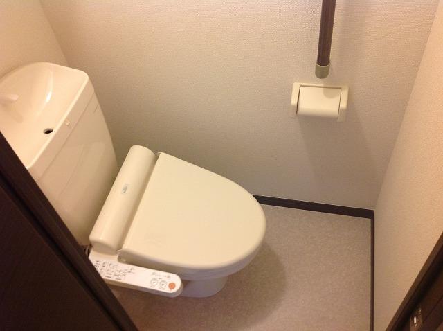 トイレ　温水洗浄便座