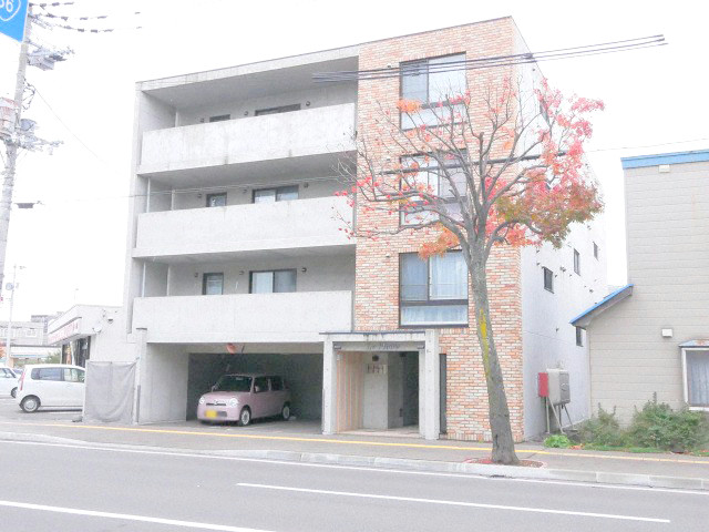 札幌市豊平区美園十条のマンションの建物外観
