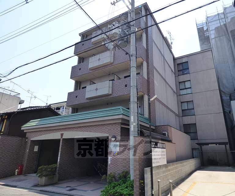 京都市中京区聚楽廻南町のマンションの建物外観