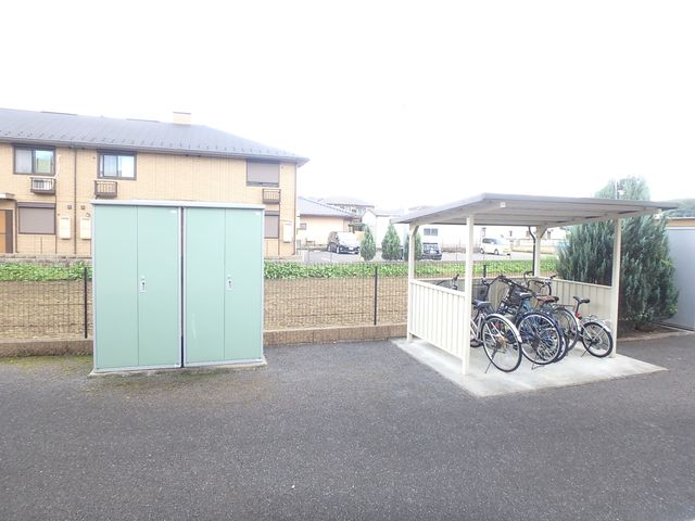 その他共有部分　屋根付き駐輪場・外部物置き付き