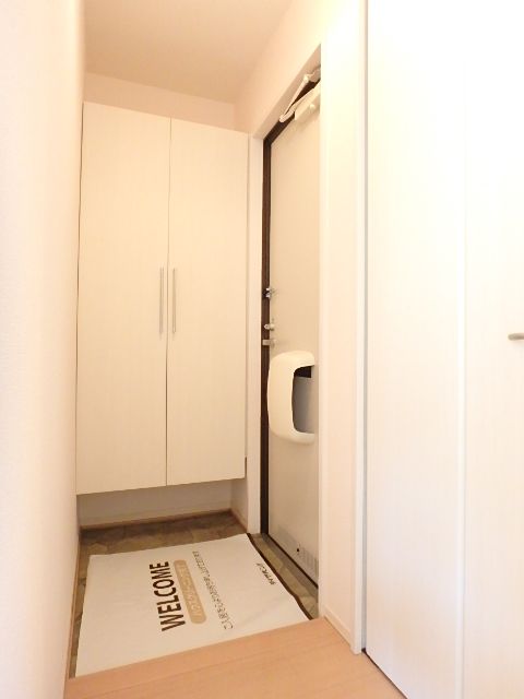 玄関　玄関にはシューズボックス付き