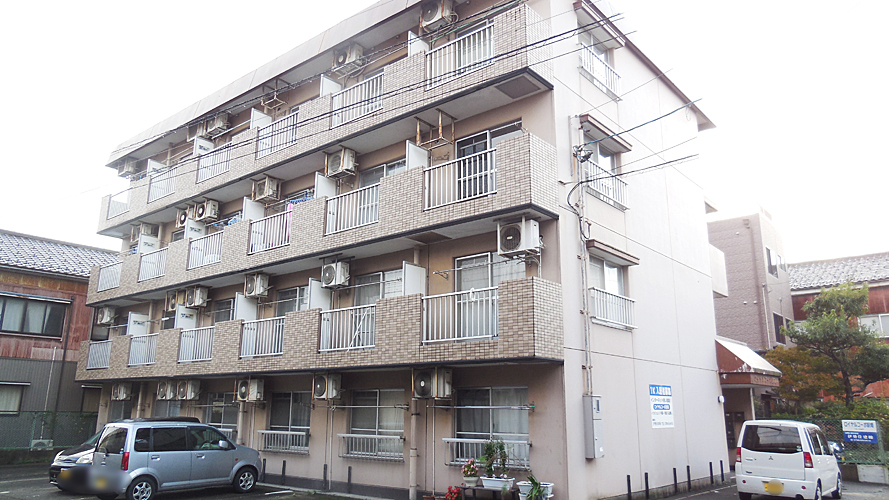 ロイヤルコーポ駅南の建物外観