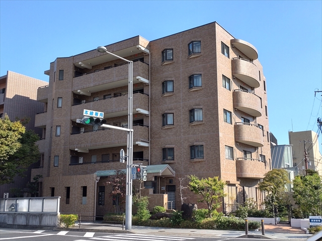 芦屋市松ノ内町のマンションの建物外観