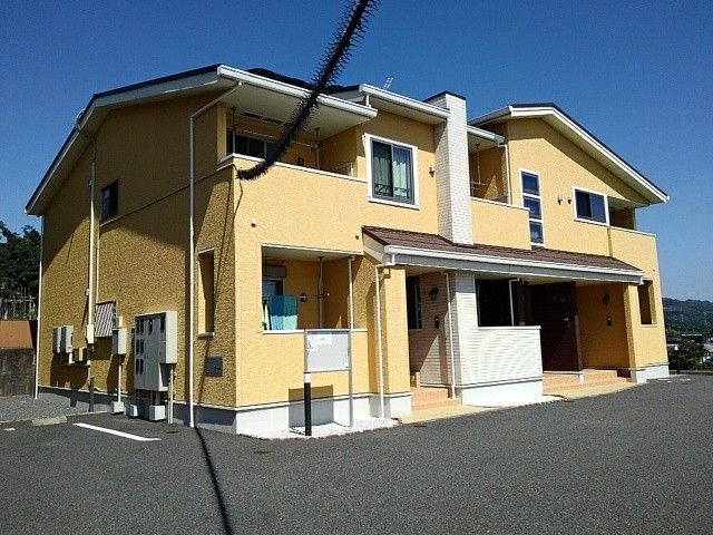 富士市比奈のアパートの建物外観