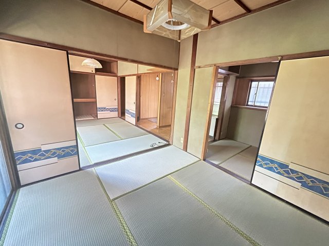 下白川町1丁目貸家の居間写真