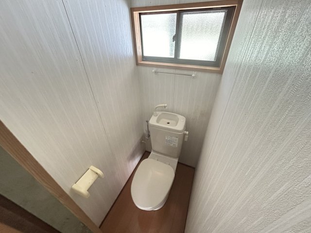 下白川町1丁目貸家のトイレ写真