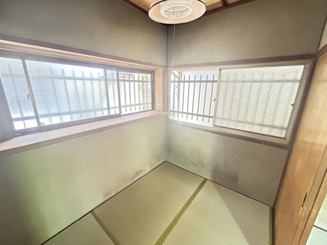 下白川町1丁目貸家の居間写真
