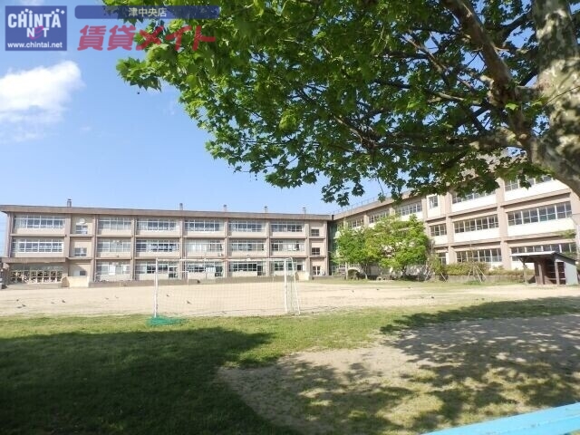 小学校　津市立安東小学校（小学校）まで1122m